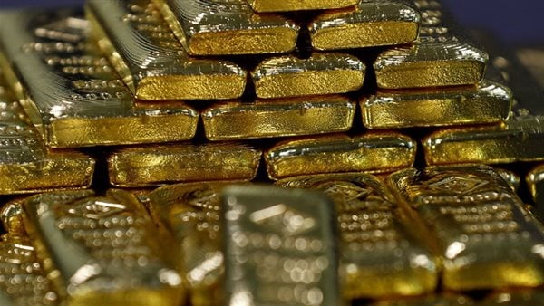 مصادر: البنوك توقف عمليات سحب الدولار ببطاقات الخصم المباشر لشراء الذهب من الخارج