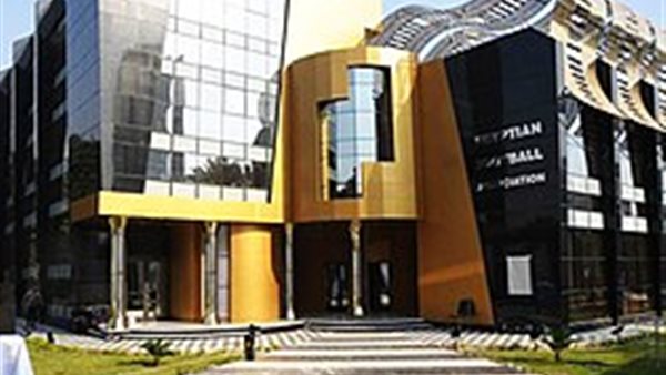 أزمة داخل الجبلاية بسبب "محترفات" الكرة النسائية