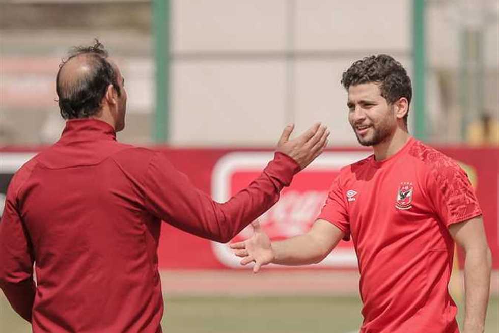 محمد محمود يفاضل بين سموحة و الاتحاد للرحيل عن الأهلي