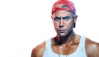 رفع فيلم «عمهم» لمحمد عادل إمام من دور السينما بسبب محمد هنيدي