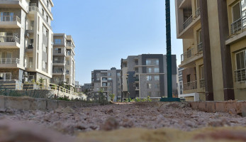دار مصرالتجمع في خطر.. إهمال جهاز المدينة يفسد أهم مشروع سكني.. وهذه شهادات السكان ورد المسئولين/ صور وفيديو