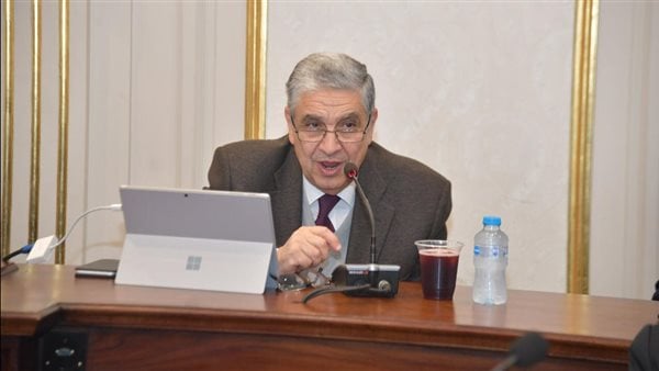 برلماني يطالب وزير الكهرباء بتوصيل التيار إلى المدينة الصناعية بأطفيح