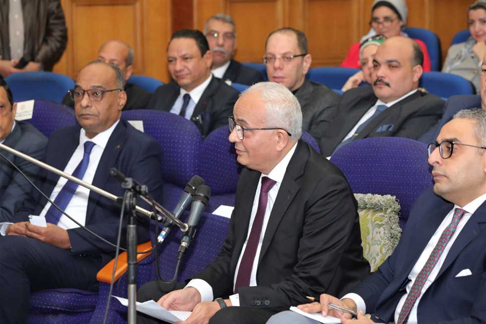 مصدر بالتعليم ينفي دمج امتحانات التيرمين للطلاب المصريين بالخارج