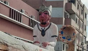 تمثال بأحد ميادين أسيوط يثير السخرية.. والسياحة: أرسلنا مذكرة لمركز أبو تيج لإزالته