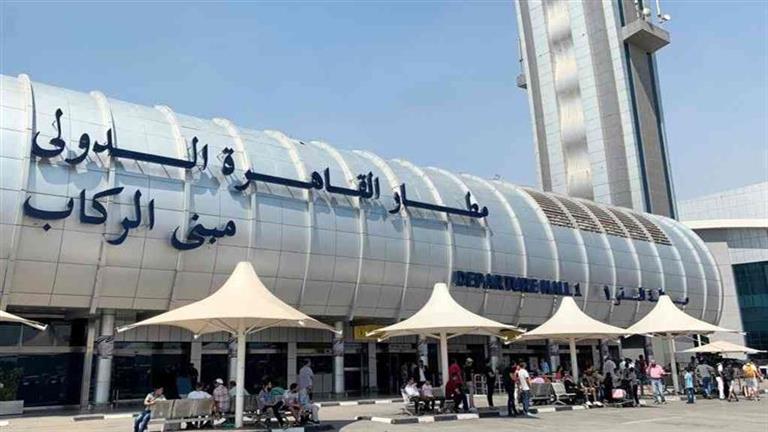 مطار القاهرة يلغي سفر راكبة إلى جدة أصيبت بحالة هياج بسبب مكالمة عائلية