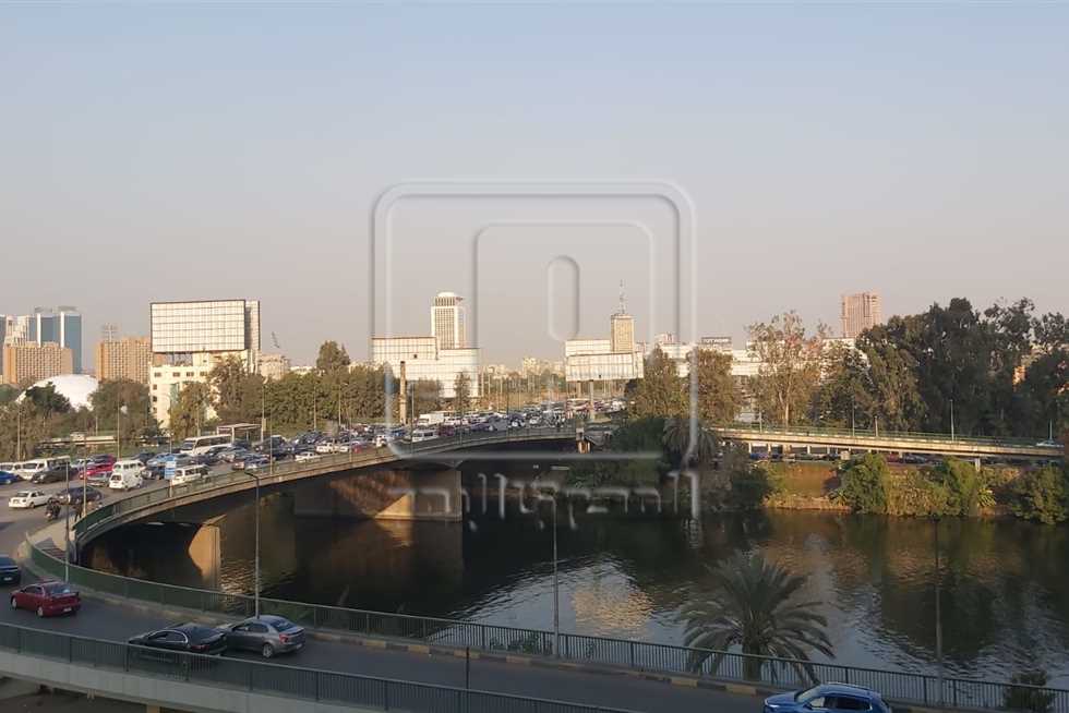 اختفاء الإعلانات بأشهر طرق العاصمة.. ابحث عن الدولار (صور)
