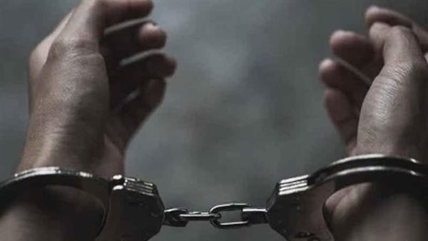 القبض على عامل خردة سرق حقيبة ربة منزل في عين شمس
