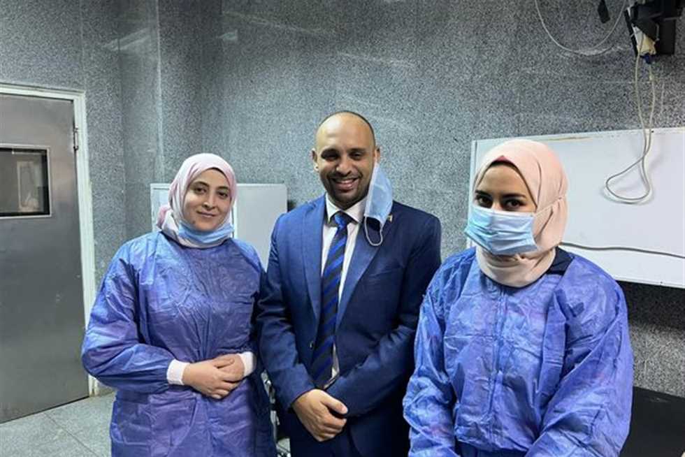 مستشفى بنها الجامعي ينقذ رضيع ختنق بـ «حبة لب»