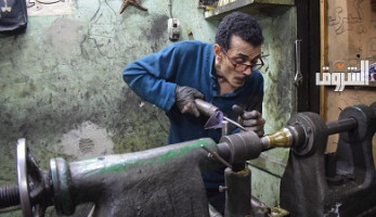 تراث بمذاق القهوة.. الكنكة النحاس حرفة عم عادل اليدوية لمنافسة الجاهزة