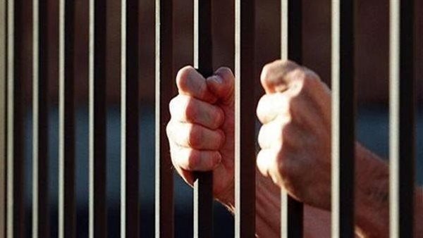 إرسال عينة من الإستروكس إلى المعمل لفحصها بعد ضبطها بحوزة عاطل بالمعصرة