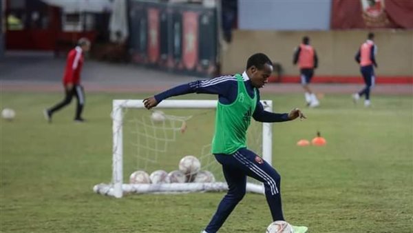 جهود مكثفة لحل أزمة بيرسي تاو قبل مواجهة الهلال السوداني