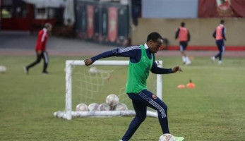 جهود مكثفة لحل أزمة بيرسي تاو قبل مواجهة الهلال السوداني
