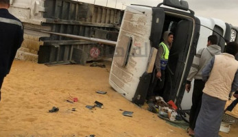 التحقيق في إصابة 13 شخصًا جراء انقلاب أتوبيس بطريق السويس