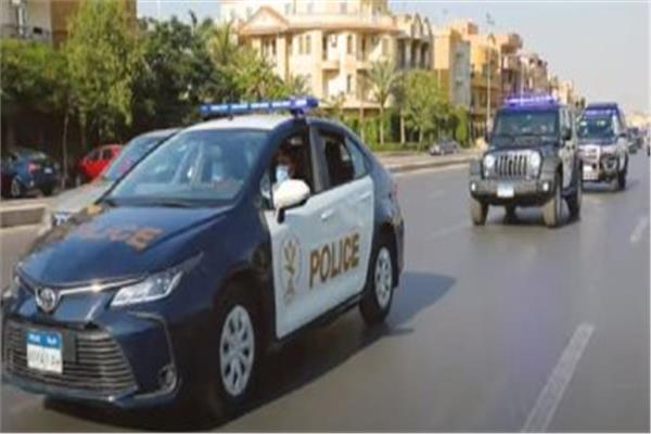 عاطل يشرع في قتل صديقه بسبب سقوطهما من على دراجة نارية