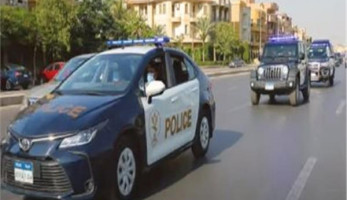 عاطل يشرع في قتل صديقه بسبب سقوطهما من على دراجة نارية
