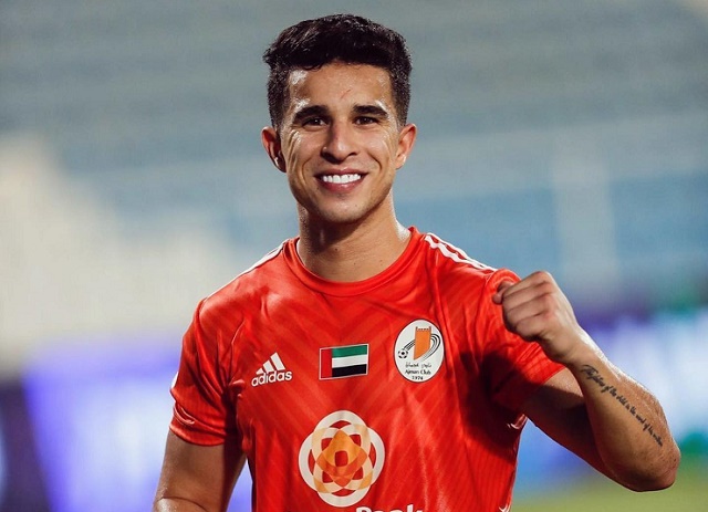 الأهلي يفاوض التونسي فراس بلعربى لاعب عجمان الإماراتي