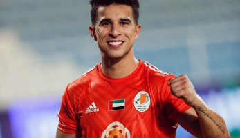 الأهلي يفاوض التونسي فراس بلعربى لاعب عجمان الإماراتي