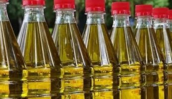 طرح زيت الطعام على بطاقات التموين بسعر 25 جنيها للزجاجة 800 جرام