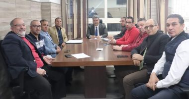 عميد طب طنطا يترأس اجتماع توريد أول روبوت جراحى لمركز الكلى والمسالك البولية