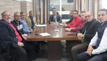 عميد طب طنطا يترأس اجتماع توريد أول روبوت جراحى لمركز الكلى والمسالك البولية