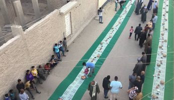 الأقصر تشهد تنظيم أطول وأكبر مائدة إفطار فى شهر رمضان.. صور