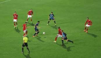 اتحاد الكرة يدرس التراجع عن إسناد مباراة الأهلي وبيراميدز لطاقم تحكيم مصري