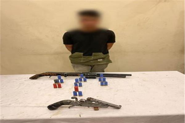 سقوط عاطل بحوزته أسلحة نارية بكمين في القاهرة