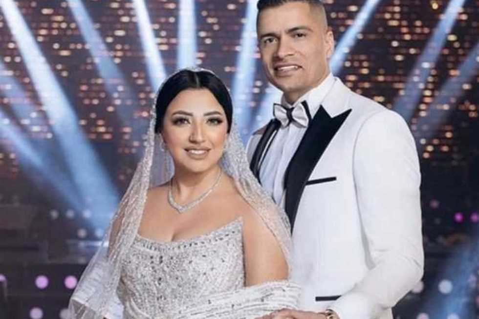محمد الباز يفجر مفاجأة عن حسن شاكوش وزوجته: «هو اللي طلب منها السجود في الفرح»