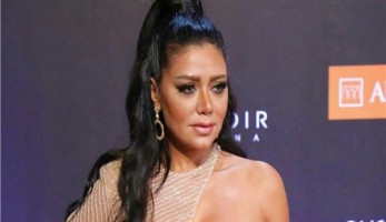 رانيا يوسف تفاجئ جمهورها بزي فرعوني