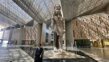 انتهاء وضع أكثر من 50% من الآثار الثقيلة بالمتحف المصرى الكبير.. أين توضع؟