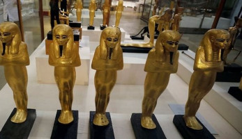 مصدر بـ الأعلى للآثار: نقل 8 قطع أثرية مهداة من مواطن إلى مخزن سقارة