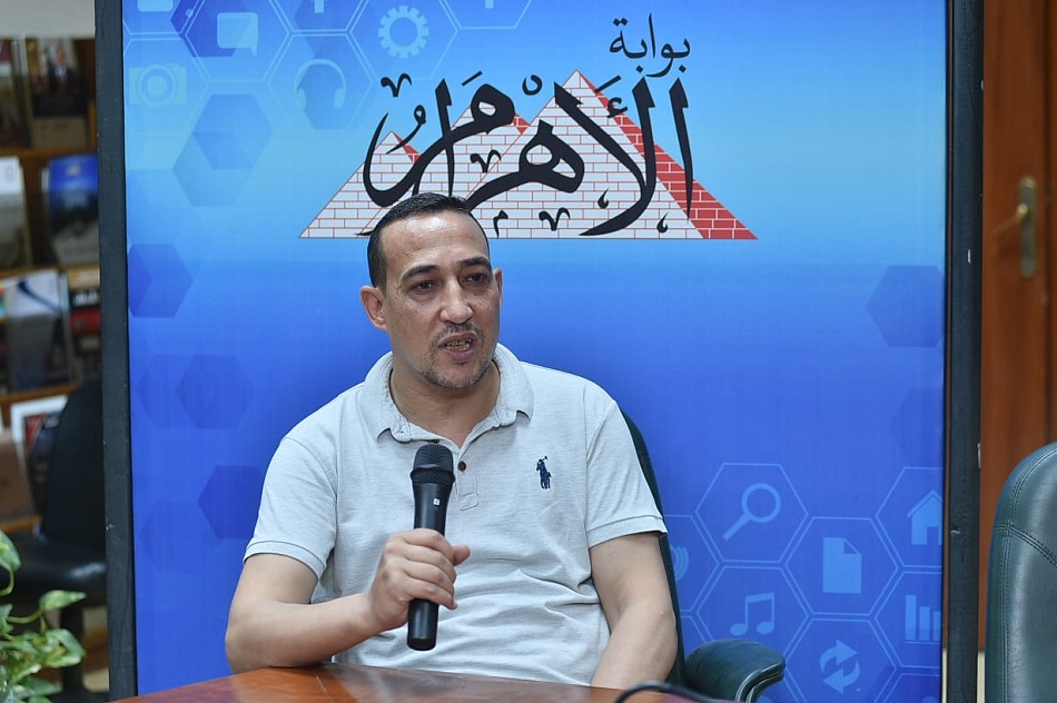 «العمر مجرد رقم».. حكاية عم «نور» أكبر طالب بالشهادة الإعدادية في مصر بعمر 44 عاما| فيديو
