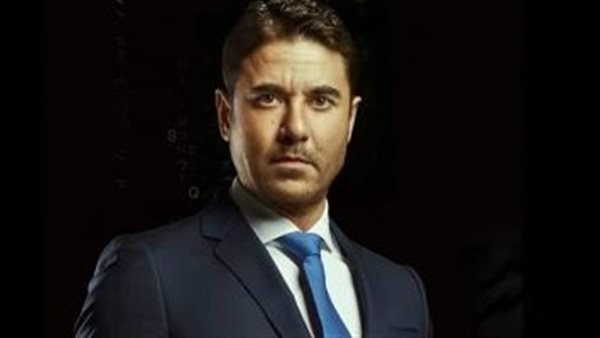 الفنان أحمد عز يحضر لعمل سينمائي جديد مع صلاح الجهيني