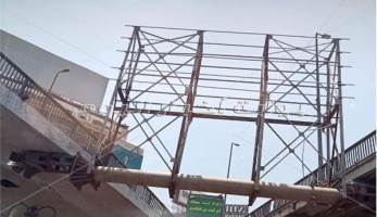 قبل الكارثة| لوحة إعلانية جديدة على كوبري أكتوبر «تهدد حياة الآلاف».. صور