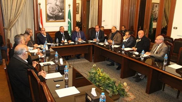 اجتماعات منفصلة بمنزله واتهامات بمخالفة اللائحة.. كواليس ترشيح الوفد لعبد السند يمامة في انتخابات رئاسة الجمهورية