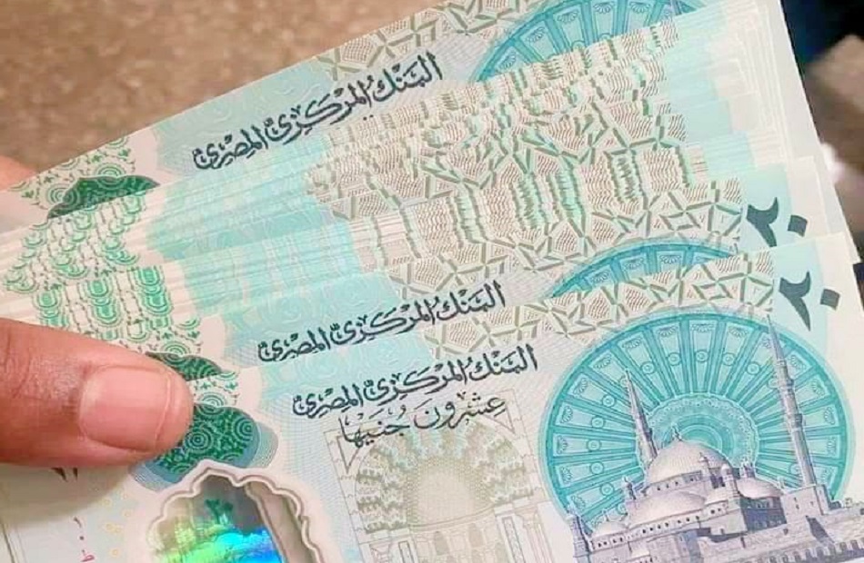 فروع البنوك توفر الـ20 جنيهًا البلاستيكية غدًا.. ومسئول مصرفي يكشف حجم المطبوع منها