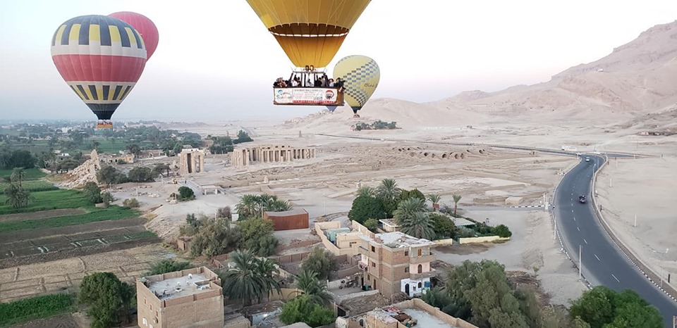 تحليق 11 رحلة بالون طائر تقل 250 سائحا في سماء الأقصر اليوم