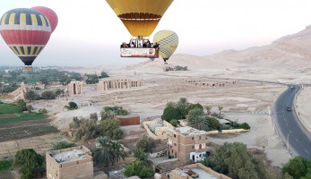 تحليق 11 رحلة بالون طائر تقل 250 سائحا في سماء الأقصر اليوم
