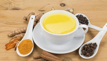 فوائد الحليب الذهبي.. غني بمضادات الأكسدة ويحسن المزاج