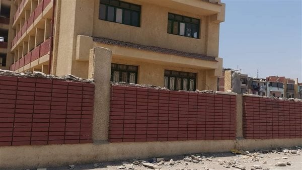 قصوا الحديد.. الكشف عن حقيقة سرقة سور مدرسة 15 مايو بالقليوبية