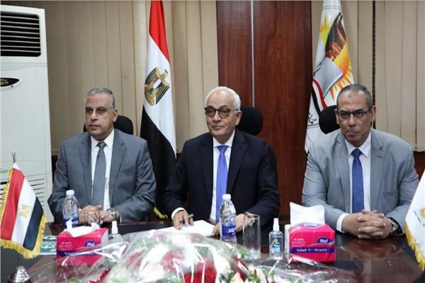الثانوية العامة 2023 .. التعليم: جاري تتبع صور الامتحانات المتداولة عبر السوشيال ميديا