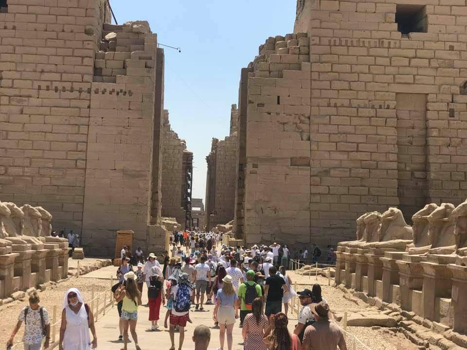 4000 سائح يزور معبد الكرنك بالأقصر