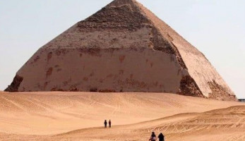 الهرم بيُفرط مننا حجر حجر.. مصدر يكشف حقيقة الصور المتداولة بشأن انهيار الهرم