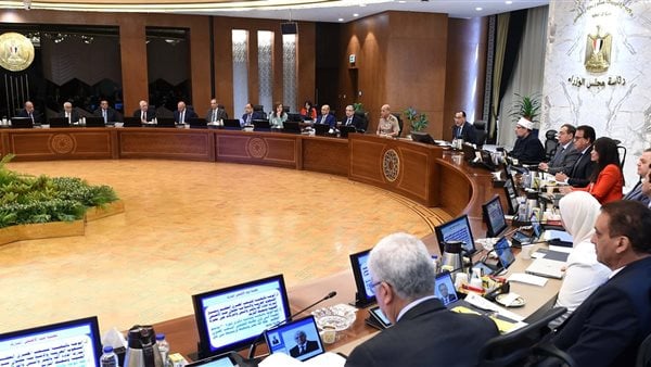 مصدر يحسم الجدل حول إقرار الحكومة علاوة غلاء معيشة للموظفين