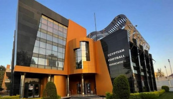 اتحاد الكرة يتحدى أندية الجمعية العمومية ويتمسك بتطبيق دوري المحترفين