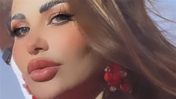 ندى الكامل تطل بالأحمر الصارخ