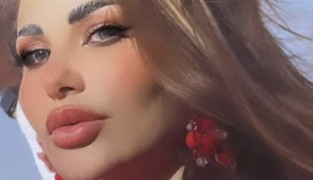 ندى الكامل تطل بالأحمر الصارخ