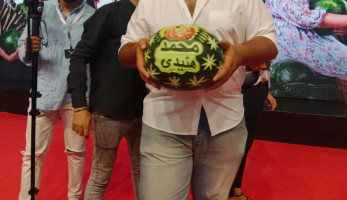 بطيخة باسم محمد هنيدي في العرض الخاص لفيلم مرعي البريمو