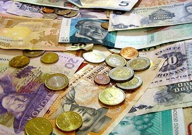 شركات تشكو من تأخر فتح الاعتمادات المستندية بسبب مشاكل العملة