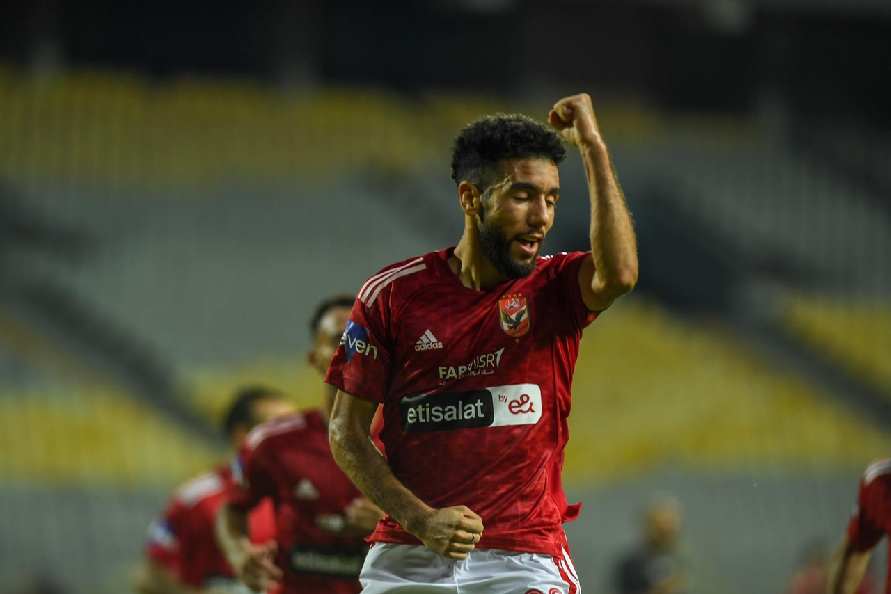 الأهلي يحسم صفقة المهاجم الأجنبي .. والقندوسي يعطل الإعلان الرسمي